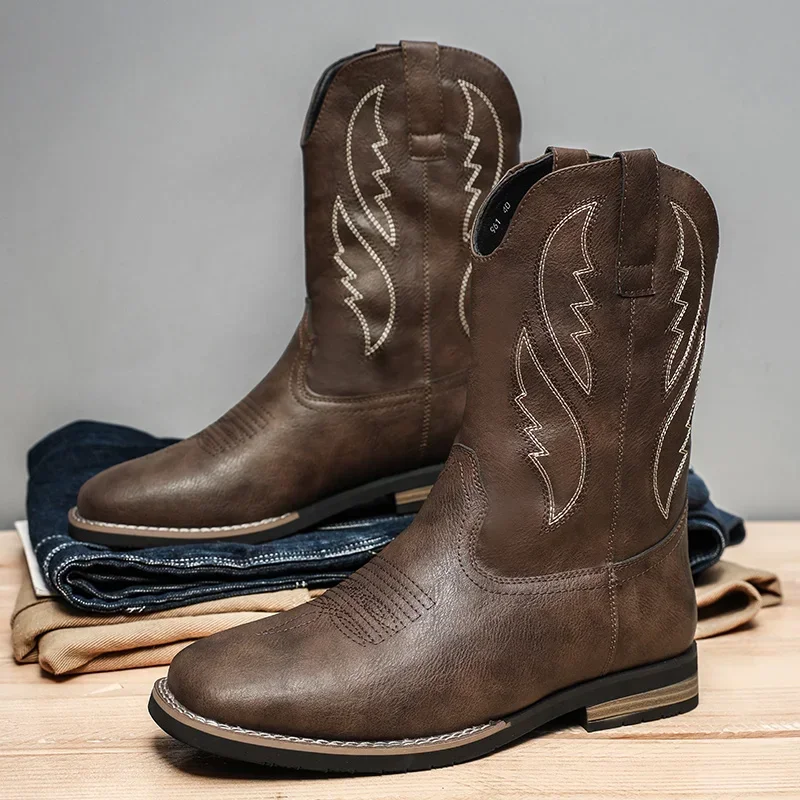Bota Masculina Western Retrô – Cano Médio com Bordado | Bota de Couro Estilo Cowboy 2025